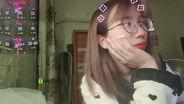 Snapshot of Lili_666 chatting on 02-04-26, 08:37 Lili 666 online show from 02-04-26, 08:37