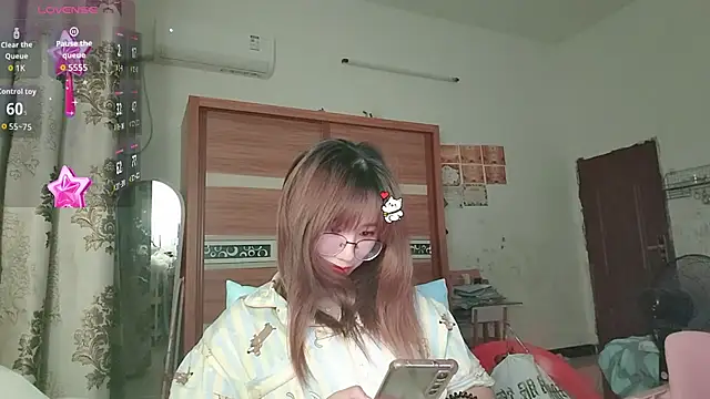 Lili 666 online show from 05-26-26, 04:27