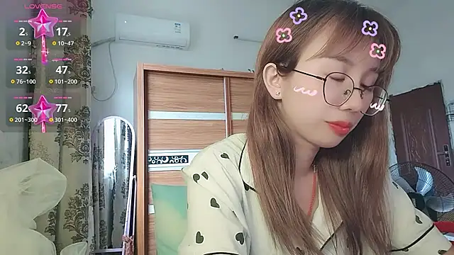 Lili 666 online show from 06-30-26, 07:30