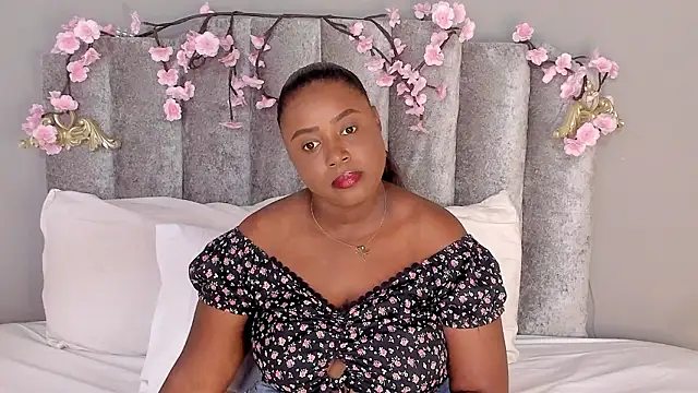 Snapshot of Chleo__ chatting on 03-09-26, 01:25 Chleo online show from 03-09-26, 01:25