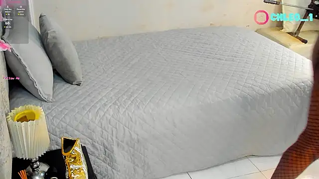 Snapshot of Chleo__ chatting on 03-25-26, 01:32 Chleo online show from 03-25-26, 01:32