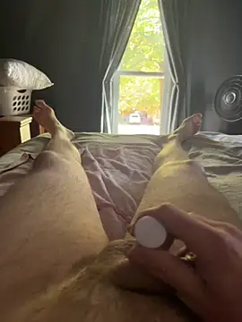 Snapshot of Tyler98425 chatting on 10-27-25, 04:19 Tyler98425 online show from 10-27-25, 04:19