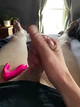 Snapshot of Tyler98425 chatting on 01-27-25, 04:43 Tyler98425 online show from 01-27-25, 04:43