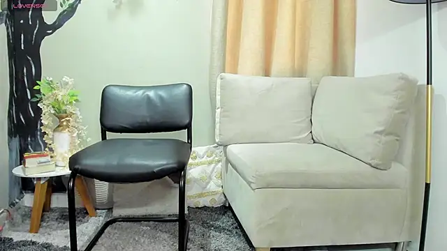 Miranda doll  online show from 11-12-25, 12:20