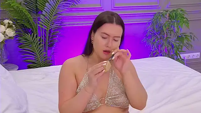 TrishaWinslet online show from 10-19-25, 06:49