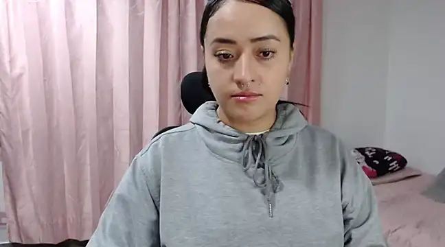 jjulietha95 online show from 02-17-25, 03:47