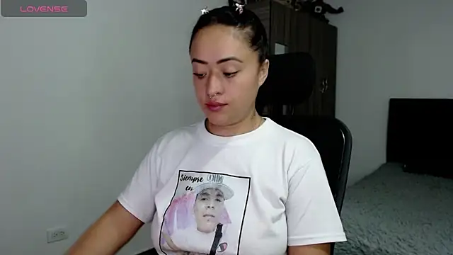 jjulietha95 online show from 12-18-25, 05:12