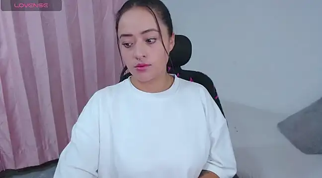 jjulietha95 online show from 03-03-25, 12:45
