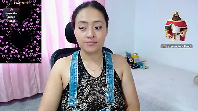 jjulietha95 online show from 03-09-25, 10:41