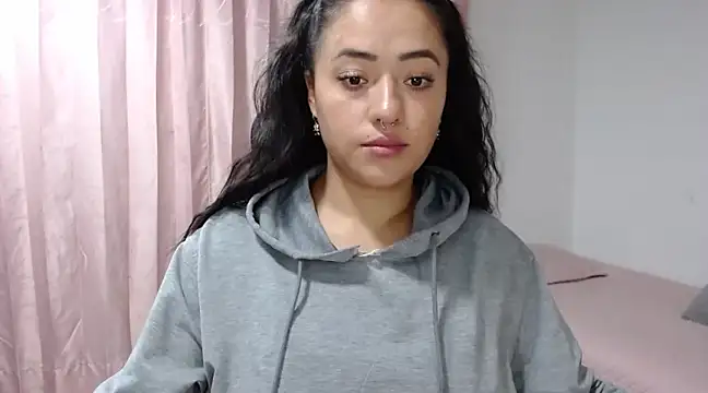 jjulietha95 online show from 02-14-25, 11:53