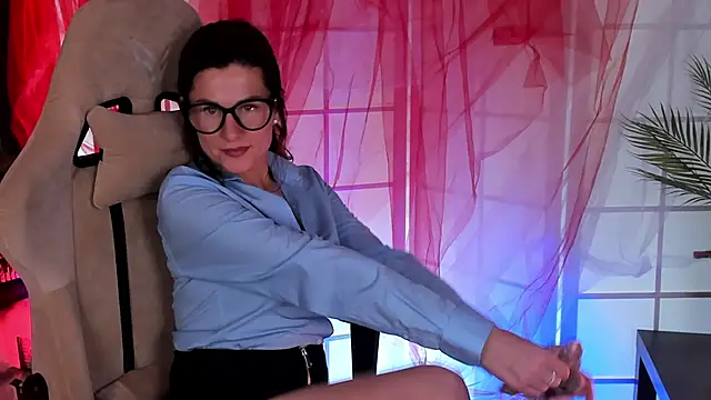 April o Nill online show from 11-22-25, 05:23