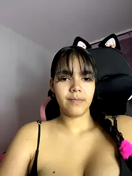 Victoriacarmo online show from 10-27-25, 12:00