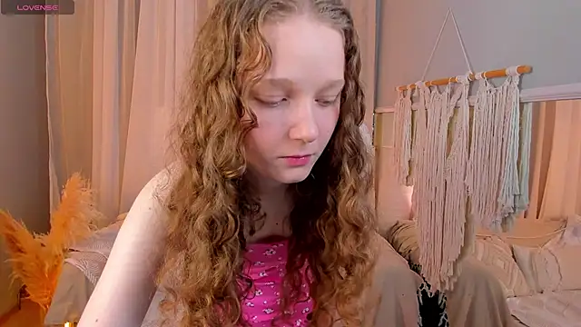 Snapshot of _Rose_Charming_ chatting on 09-14-25, 09:59 Rose Charming online show from 09-14-25, 09:59