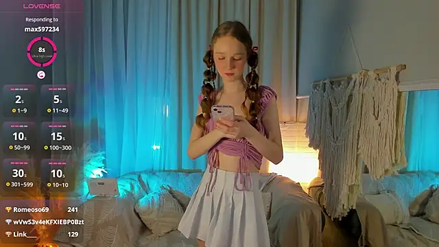 Snapshot of _Rose_Charming_ chatting on 03-03-25, 12:56 Rose Charming online show from 03-03-25, 12:56