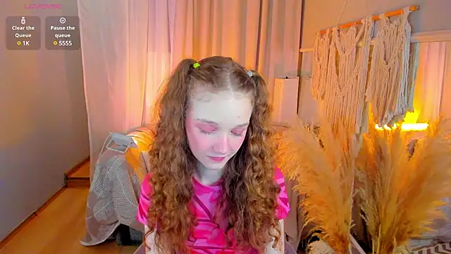 Snapshot of _Rose_Charming_ chatting on 02-03-25, 12:58 Rose Charming online show from 02-03-25, 12:58