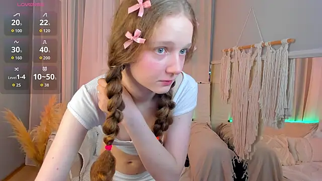 Snapshot of _Rose_Charming_ chatting on 09-13-25, 09:59 Rose Charming online show from 09-13-25, 09:59