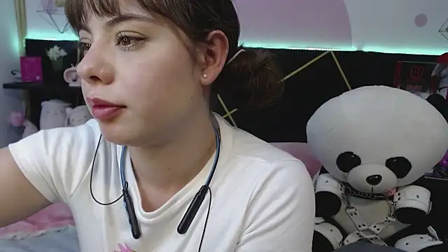 Snapshot of DanniAbbey chatting on 11-16-25, 12:15 DanniAbbey online show from 11-16-25, 12:15