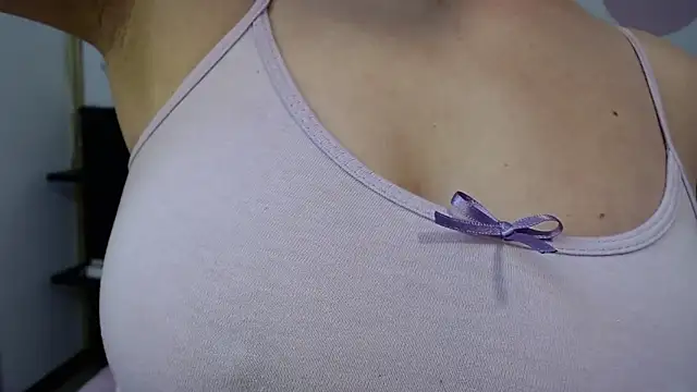 Snapshot of DanniAbbey chatting on 02-11-26, 01:11 DanniAbbey online show from 02-11-26, 01:11