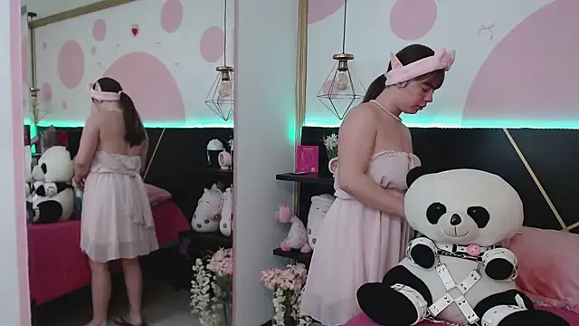 Snapshot of DanniAbbey chatting on 11-21-25, 11:53 DanniAbbey online show from 11-21-25, 11:53