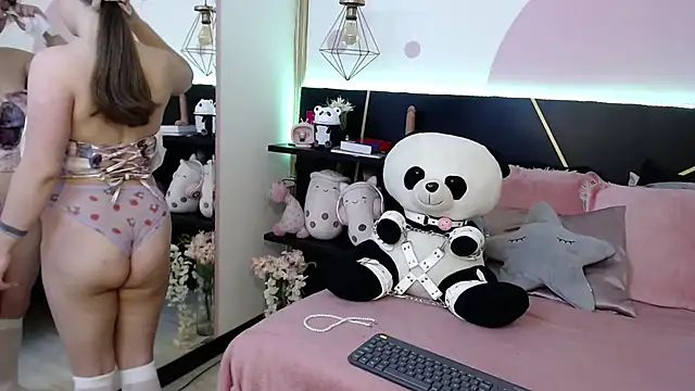 Snapshot of DanniAbbey chatting on 11-26-25, 12:05 DanniAbbey online show from 11-26-25, 12:05