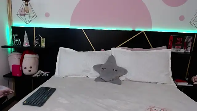 Snapshot of DanniAbbey chatting on 12-22-25, 02:06 DanniAbbey online show from 12-22-25, 02:06