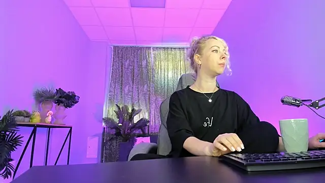 LylithSkye online show from 09-10-25, 10:58