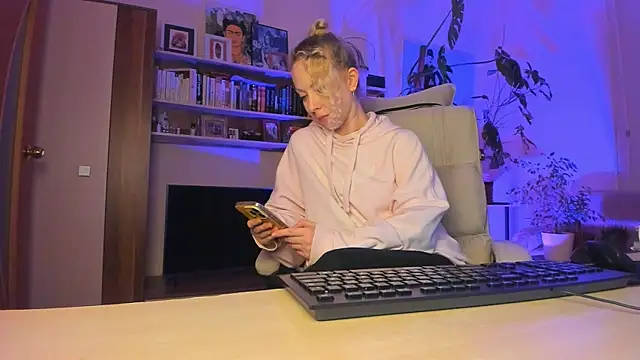 LylithSkye online show from 04-19-26, 06:10