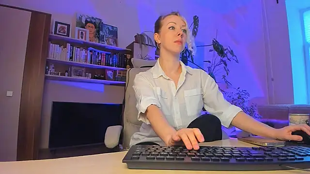 LylithSkye online show from 04-13-26, 02:21