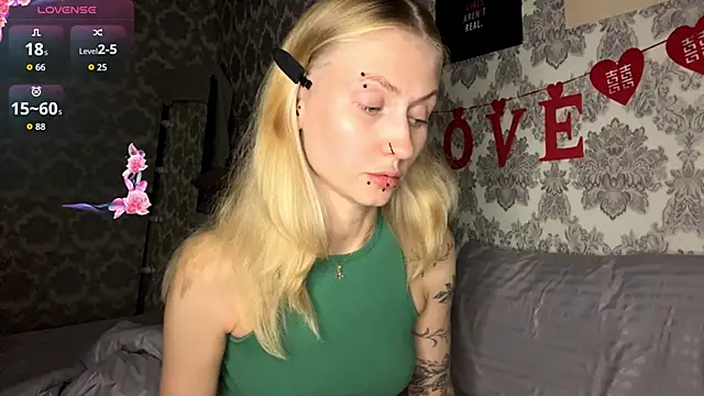 MarthaGees online show from 10-10-25, 03:13