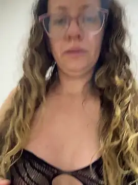 miss hanna07 online show from 12-17-25, 10:20