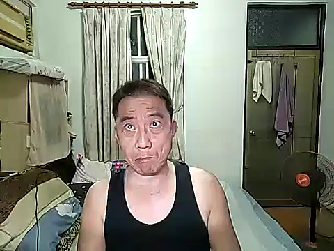 Snapshot of YuHsuant chatting on 10-06-25, 10:49 YuHsuant online show from 10-06-25, 10:49