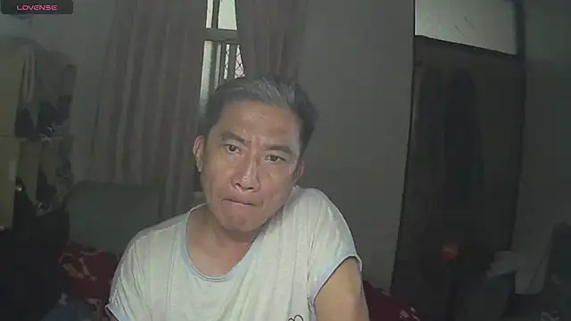 Snapshot of YuHsuant chatting on 03-12-25, 09:55 YuHsuant online show from 03-12-25, 09:55