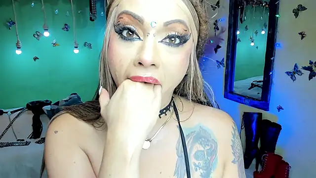 Snapshot of angelina_james_ chatting on 06-11-26, 09:56 angelina james online show from 06-11-26, 09:56