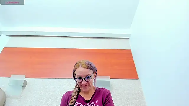Snapshot of maddy_cartter chatting on 04-17-26, 11:02 maddy cartter online show from 04-17-26, 11:02