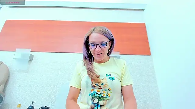 Snapshot of maddy_cartter chatting on 04-27-26, 11:19 maddy cartter online show from 04-27-26, 11:19
