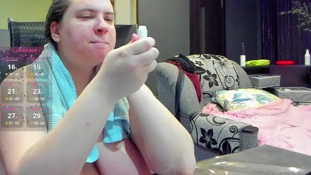 Snapshot of 1lindsey1 chatting on 09-11-25, 01:38 1lindsey1 online show from 09-11-25, 01:38