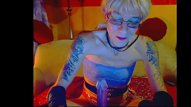 Snapshot of cuxladyboy chatting on 11-30-25, 12:11 cuxladyboy online show from 11-30-25, 12:11