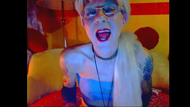 Snapshot of cuxladyboy chatting on 10-17-25, 12:47 cuxladyboy online show from 10-17-25, 12:47