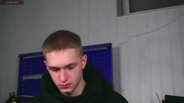 dustyn fox online show from 12-22-25, 03:34