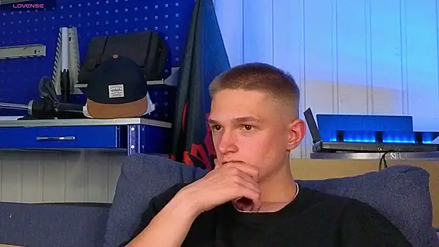 dustyn fox online show from 10-10-25, 04:41