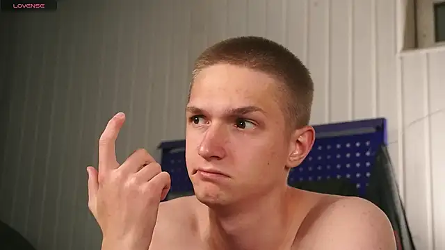 dustyn fox online show from 09-18-25, 04:32