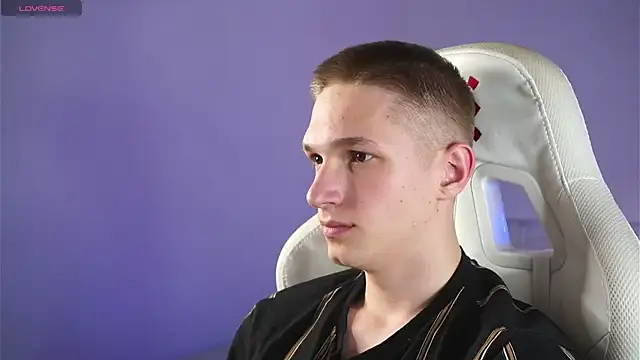 dustyn fox online show from 03-18-25, 06:28