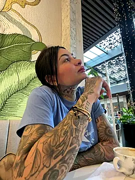 Iam Annii online show from 11-25-25, 07:03