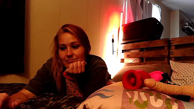 Snapshot of ashlynnstarr chatting on 05-27-26, 07:21 ashlynnstarr online show from 05-27-26, 07:21