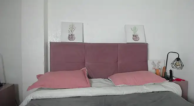 Anthonelaa   online show from 12-14-25, 03:17