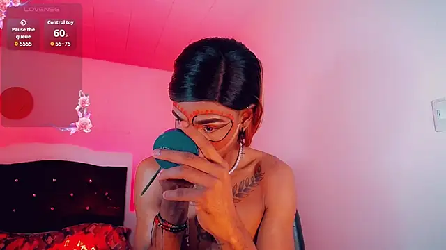 Snapshot of Kendall_hornyy chatting on 10-17-25, 07:15 Kendall hornyy online show from 10-17-25, 07:15
