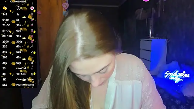 Snapshot of Demure_Smile chatting on 03-14-25, 06:10 Demure Smile online show from 03-14-25, 06:10