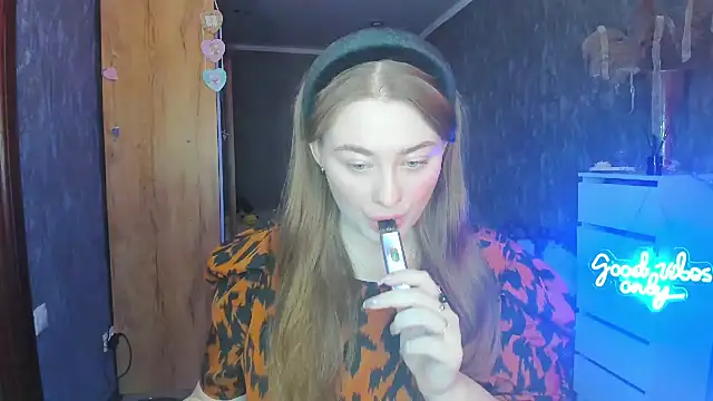 Snapshot of Demure_Smile chatting on 02-26-25, 06:08 Demure Smile online show from 02-26-25, 06:08