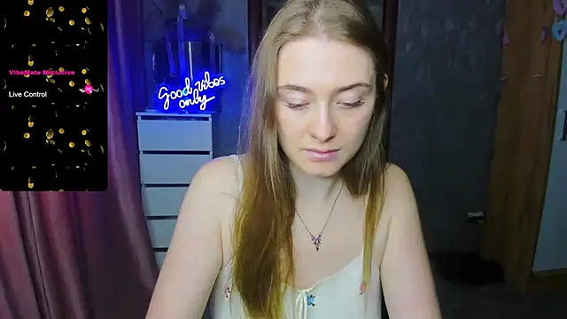 Snapshot of Demure_Smile chatting on 09-09-25, 05:39 Demure Smile online show from 09-09-25, 05:39