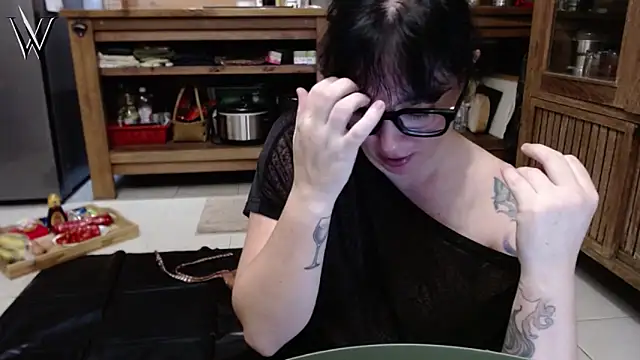 Snapshot of Mistress_Wonder chatting on 05-01-26, 02:22 Mistress Wonder online show from 05-01-26, 02:22